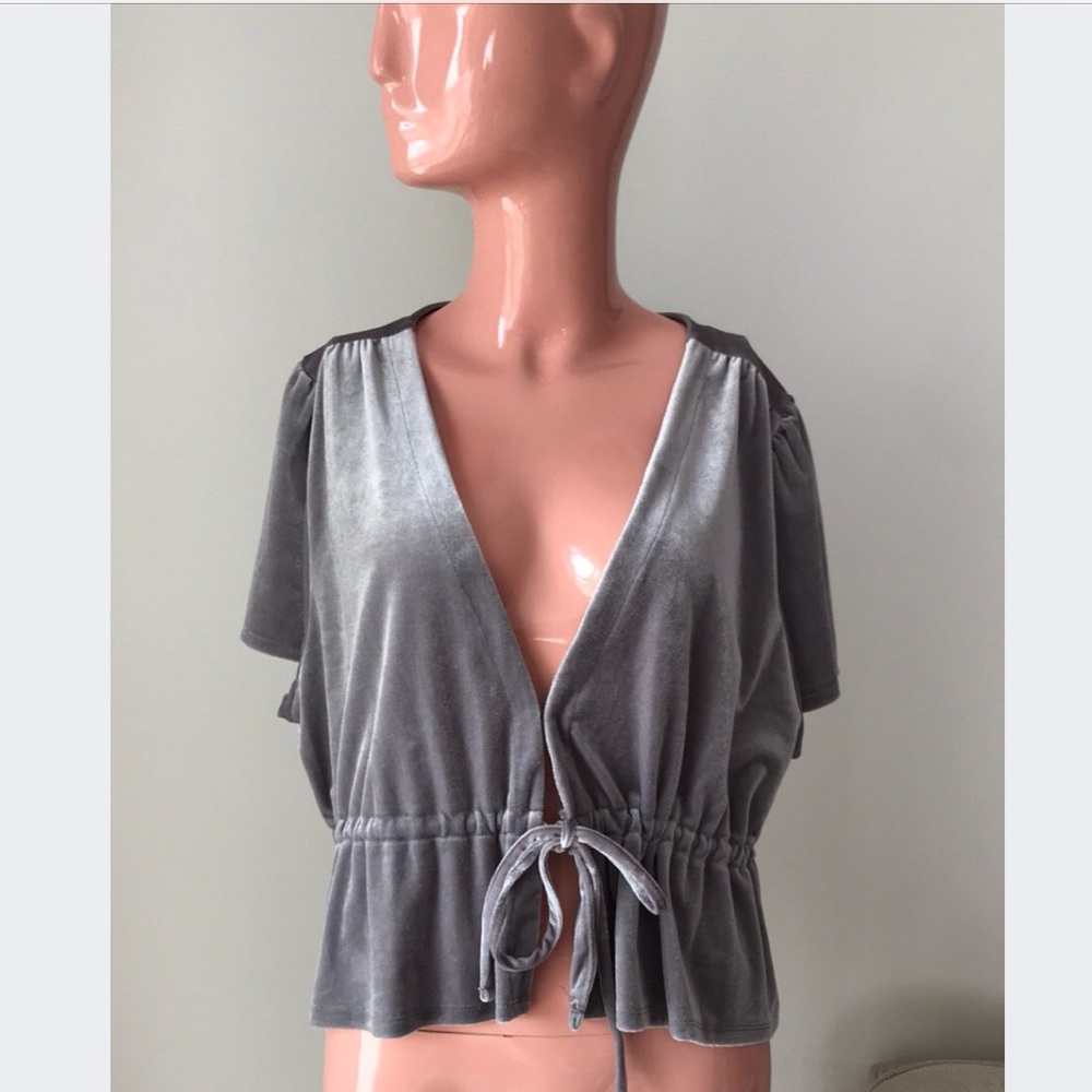 URBAN OUTFITTERS Velvet tie front top size XS